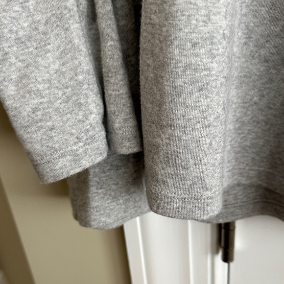 GAP -Bundle: White, Olive, and Gray Long Sleeve Tops - Picture 13 of 16